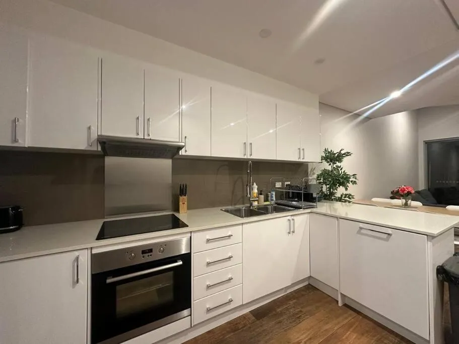 Image 3 of Cozy & Spacious 3 Bedroom House Glebe