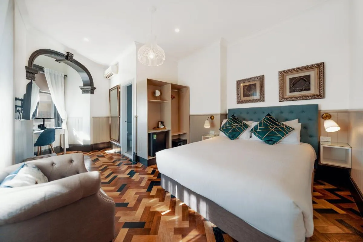 Image 1 of Cremorne Point Manor