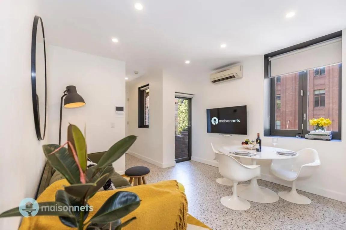Image of Darlinghurst Apt W A C Balcony Only A Walk To CBD