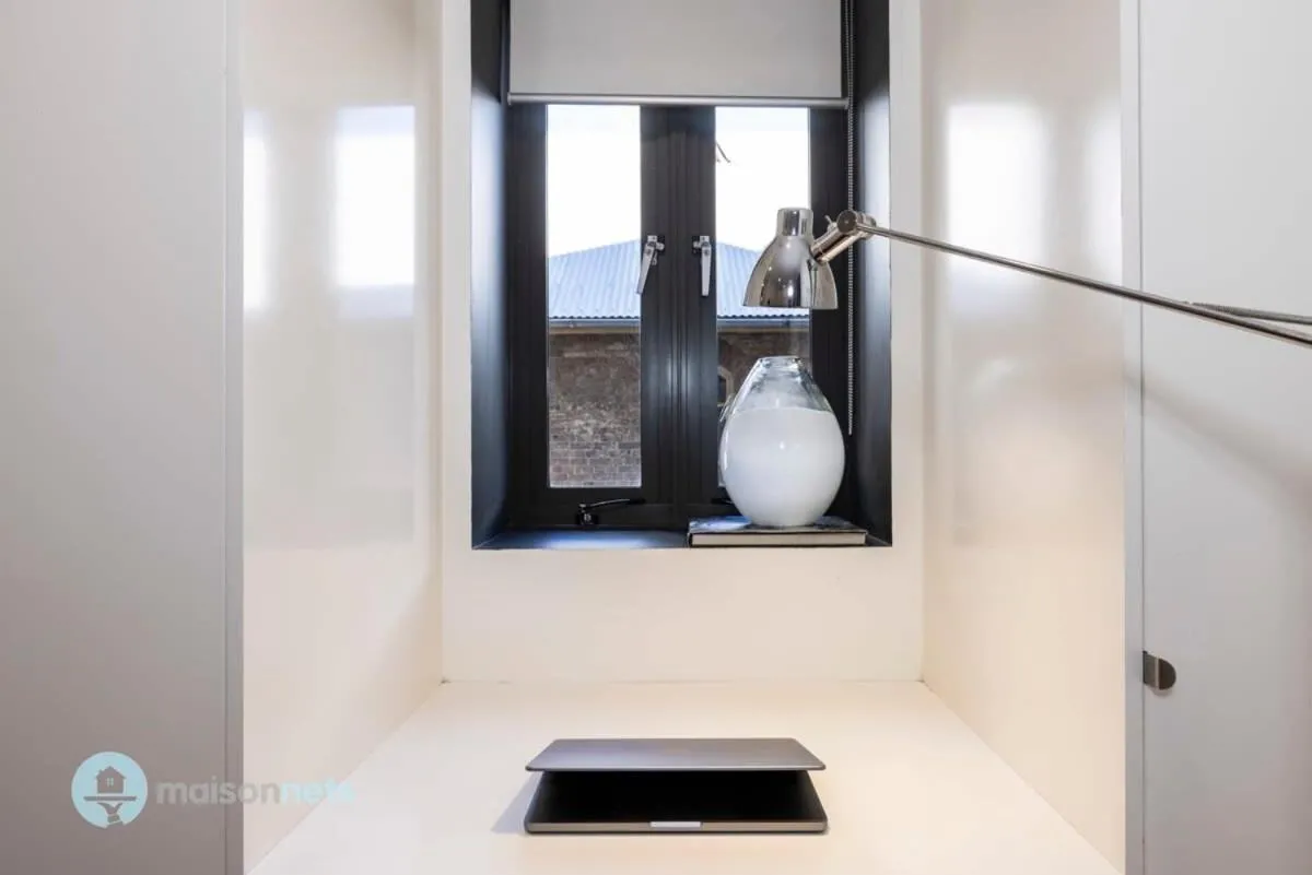 Image 2 of Darlinghurst Apt W A C Balcony Only A Walk To CBD