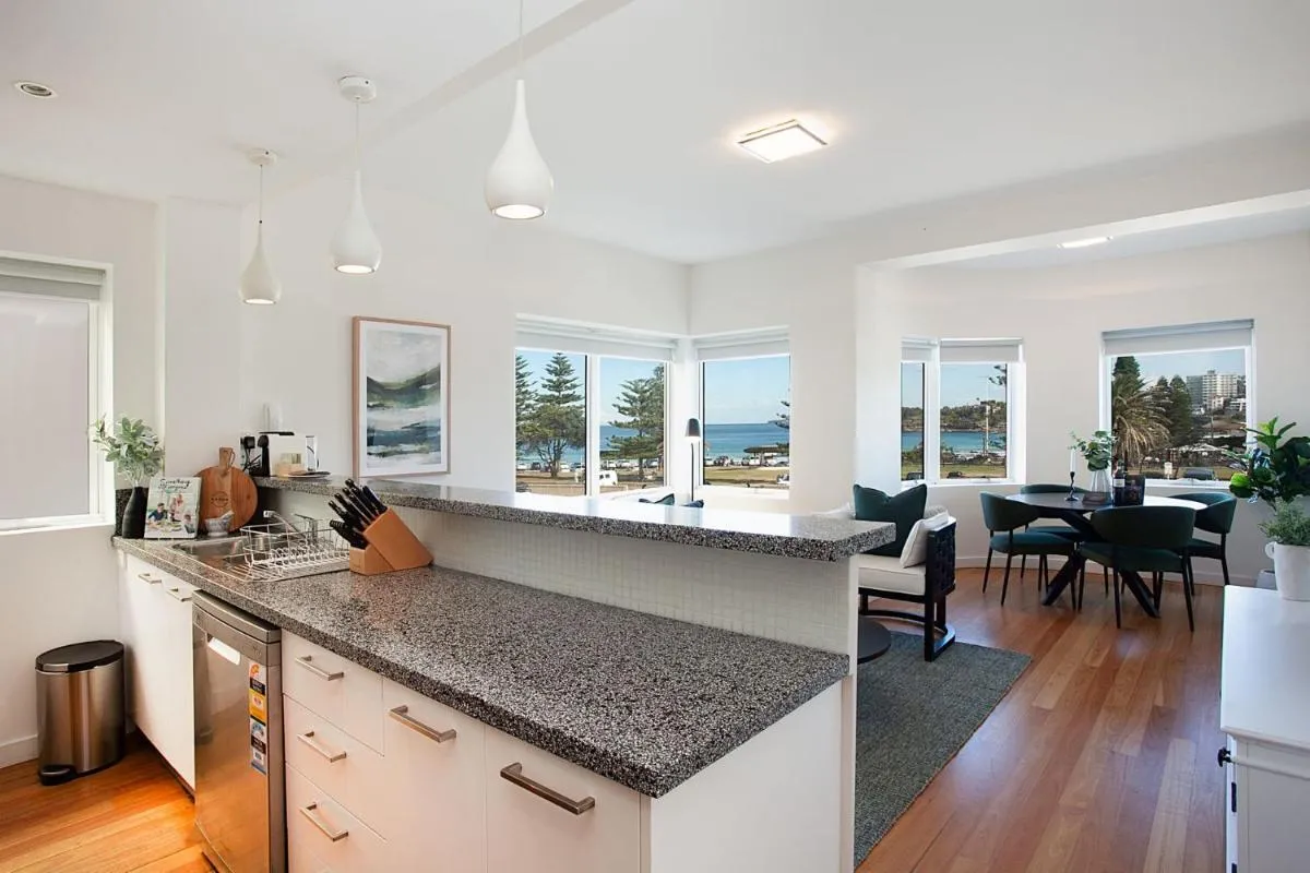 Image 3 of Deco Delight