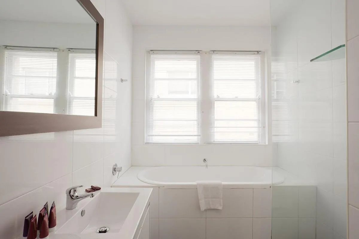 Image 2 of Deco Delight