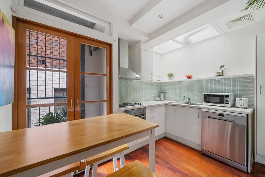 Image 3 of Eclectic Rushcutters Gem – Foosteps to the Harbour