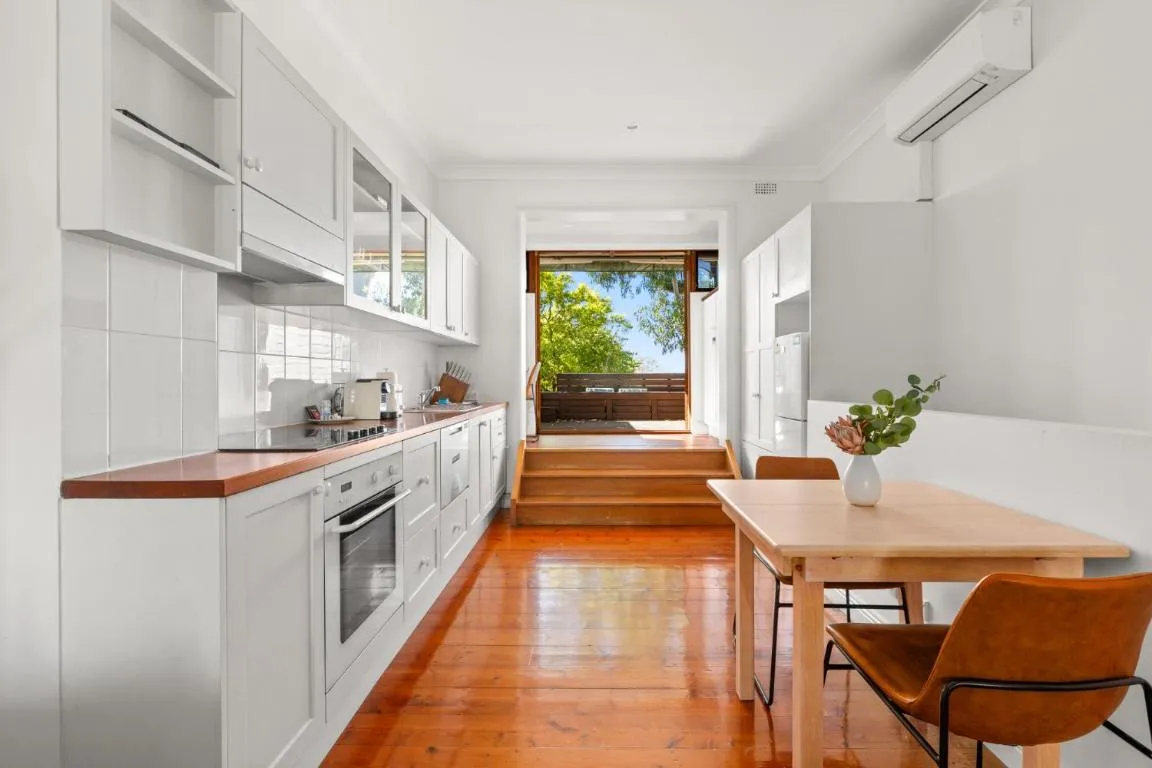 Image of Elegant 1-Bed Oasis with Courtyard in North Sydney