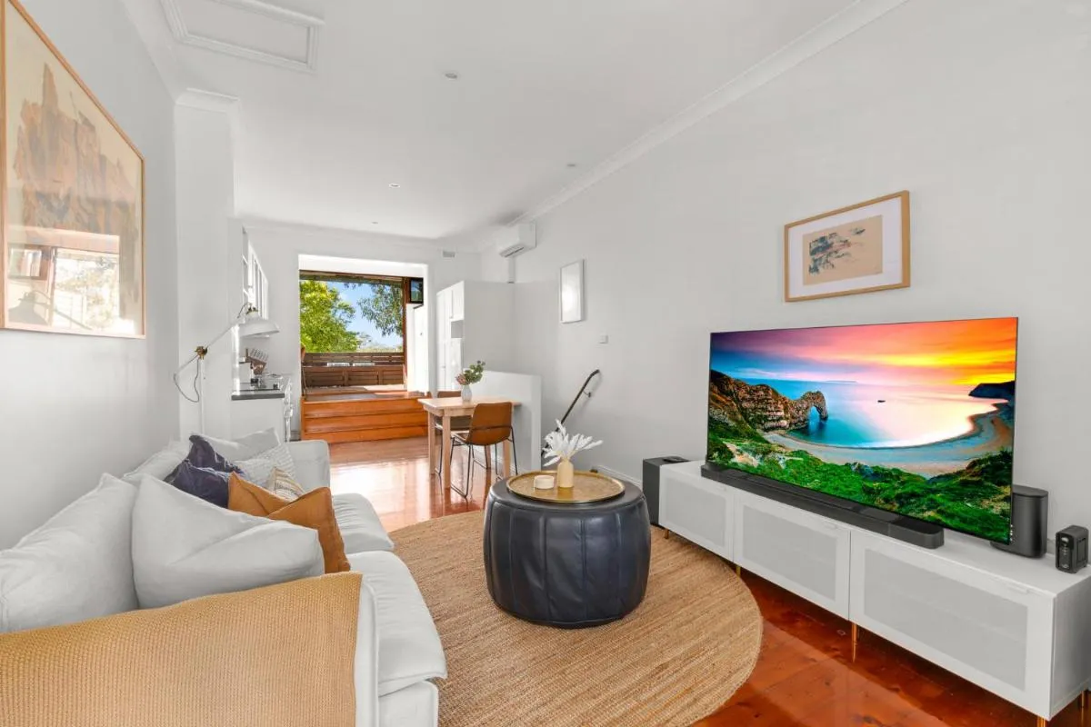 Image 4 of Elegant 1-Bed Oasis with Courtyard in North Sydney