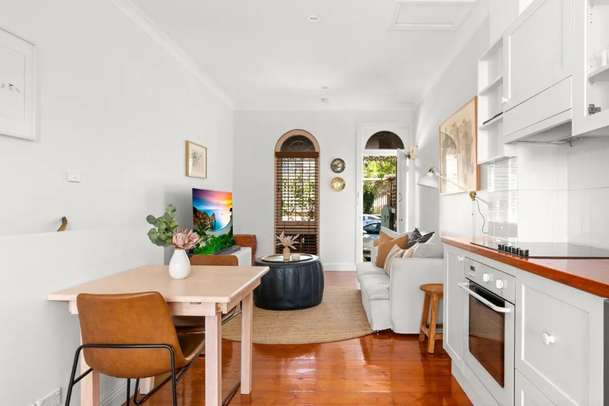 Image 3 of Elegant 1-Bed Oasis with Courtyard in North Sydney