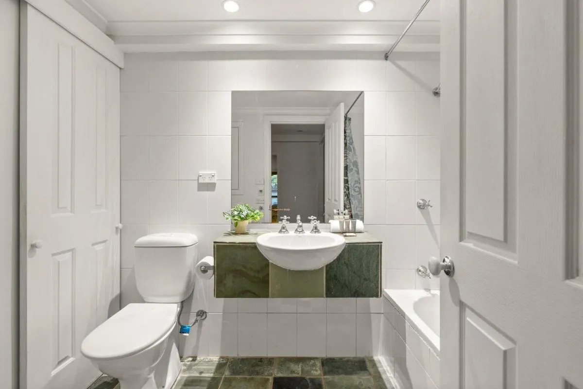 Image 2 of Elegant 1-Bed Oasis with Courtyard in North Sydney