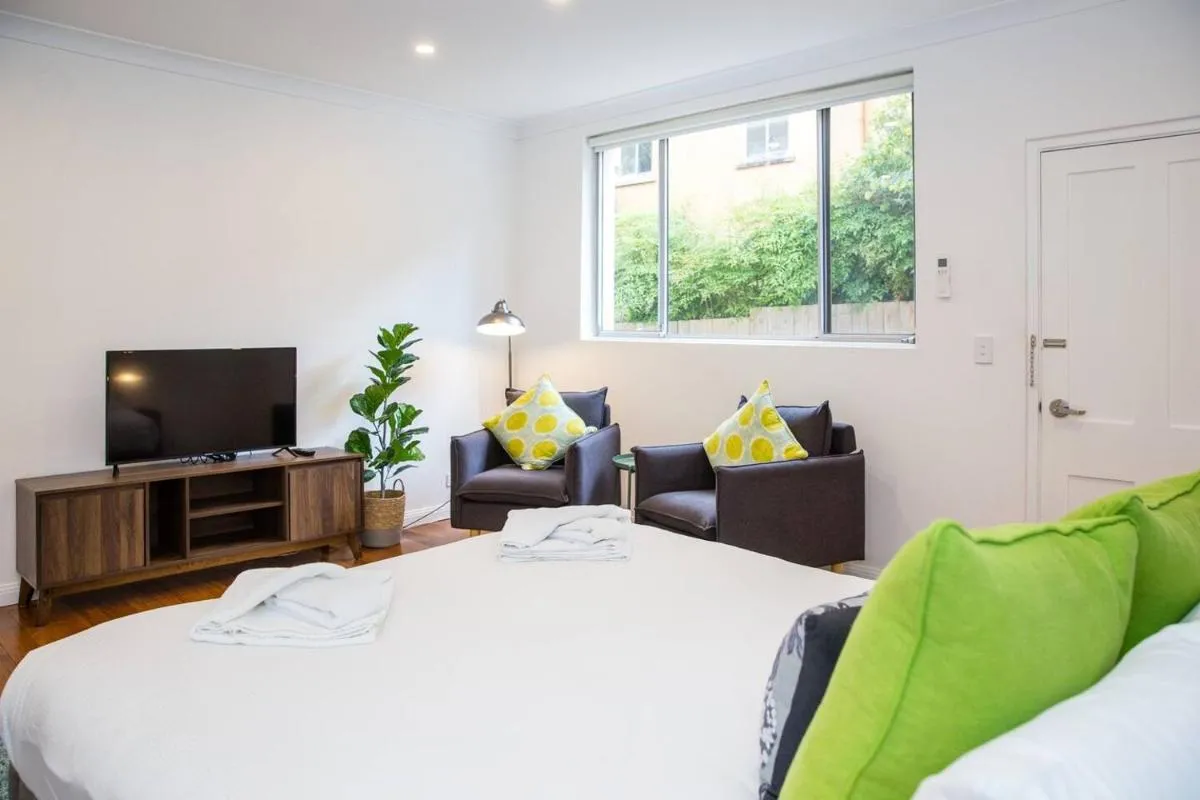 Image 4 of Esperanza Gardens – A Stylish Victorian Studio