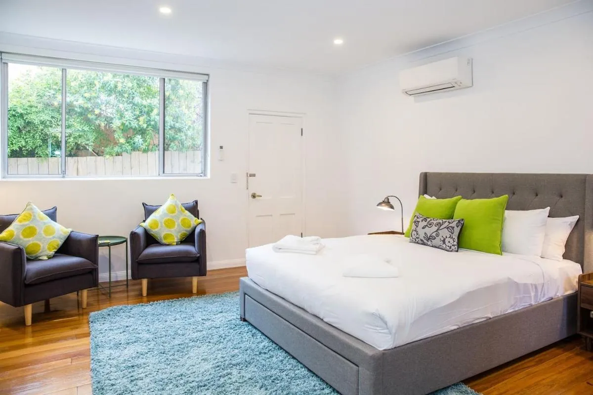 Image 1 of Esperanza Gardens – A Stylish Victorian Studio