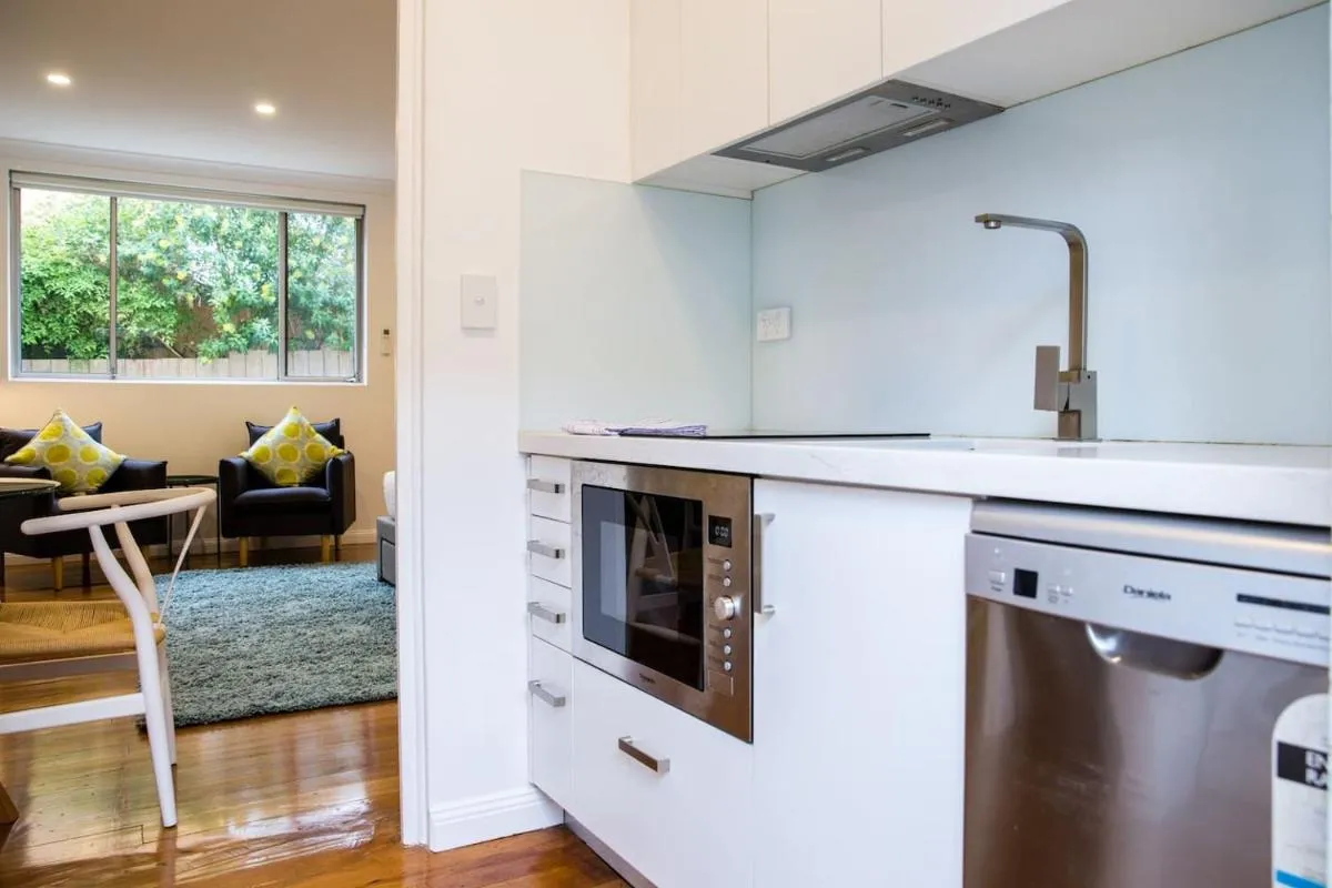 Image 3 of Esperanza Gardens – A Stylish Victorian Studio