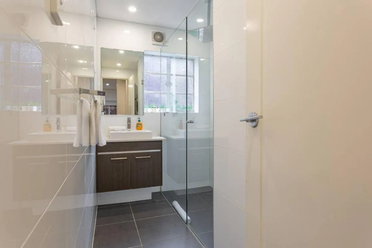 Image 2 of Exclusive Art Deco Escape in Tree-lined Kingsford