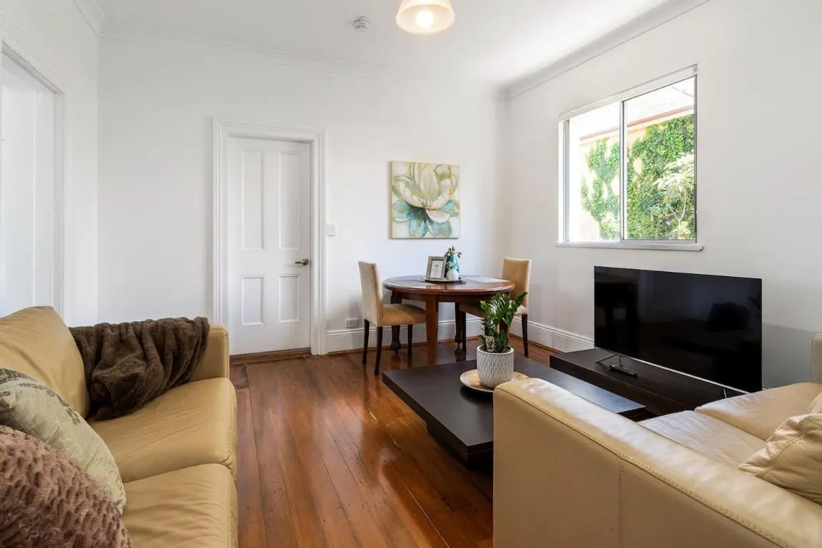 Image of Executive Esperanza – Stay in a Victorian Manor