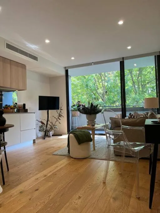 Image 2 of Exquisite Inner City Modern 1 Bedroom Apt