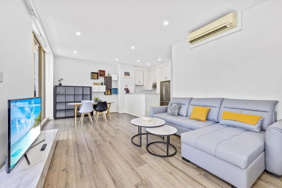 Image 4 of Fabulous 2B Apt Waterloo