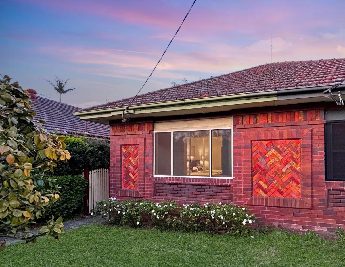 Image 1 of Family retreat house 3 bdrm with parking Netflix close to train