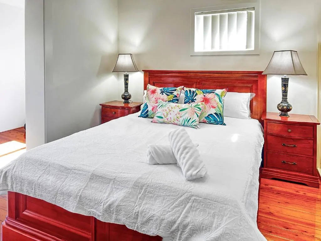 Image of Family retreat house 3 bdrm with parking Netflix close to train