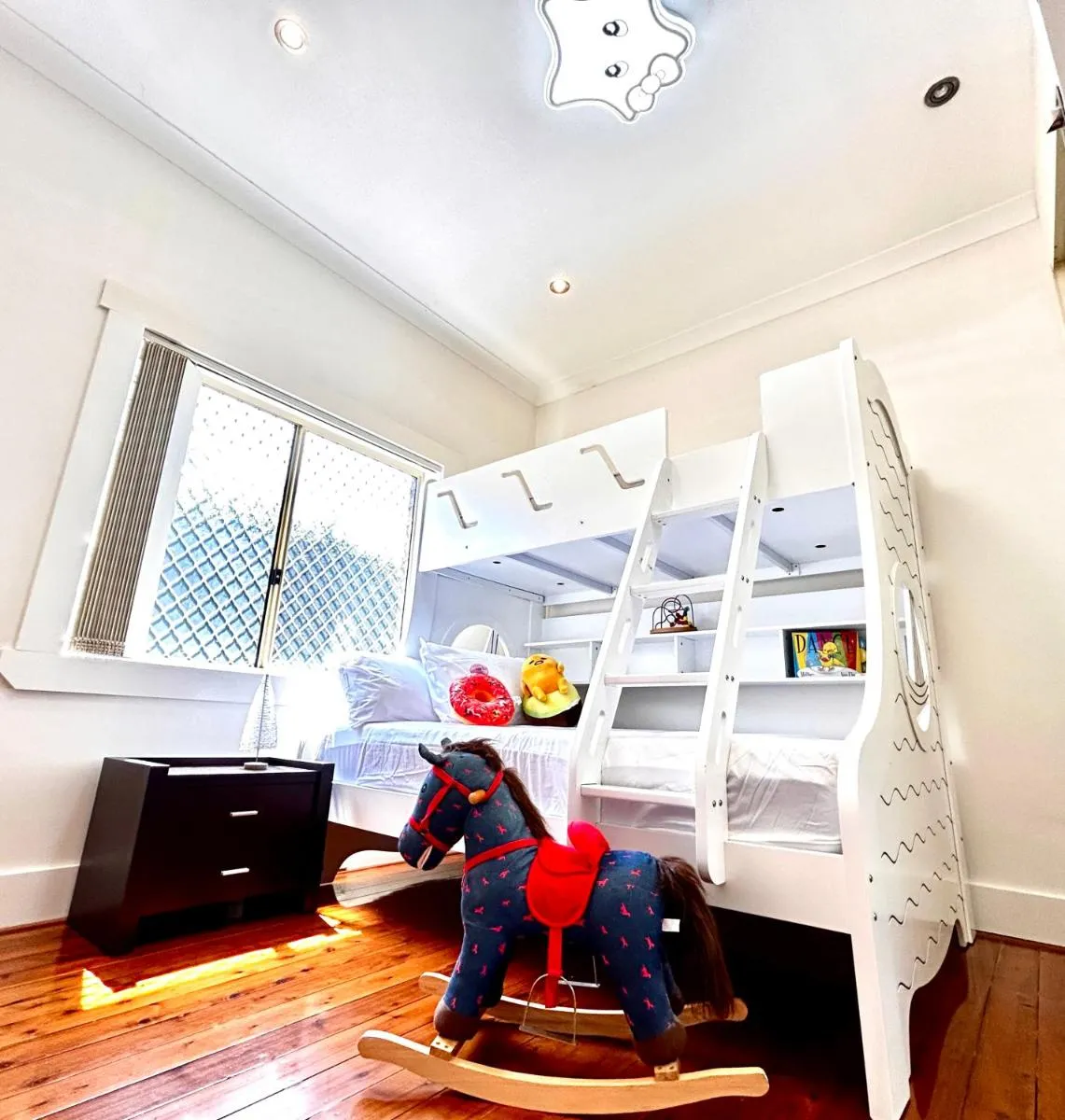 Image 3 of Family retreat house 3 bdrm with parking Netflix close to train