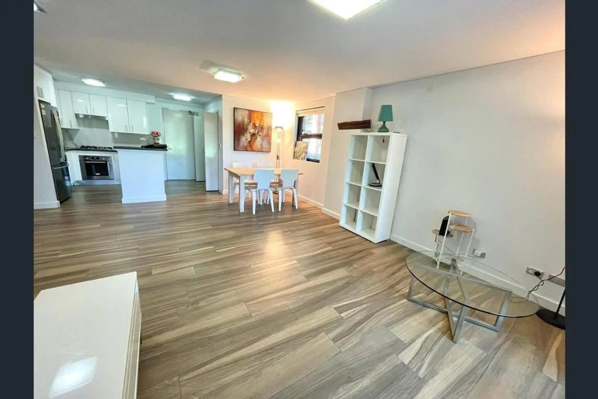 Image 5 of Free Carpark Entire close to CBD