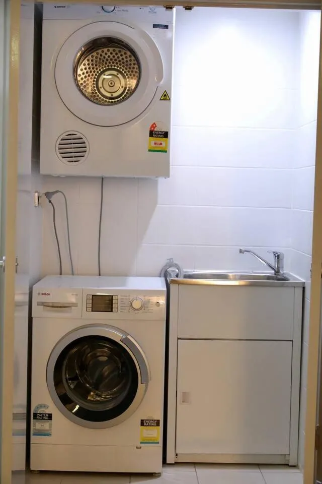 Image 3 of Free Carpark Entire close to CBD