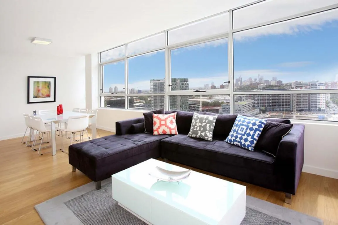 Image of Gadigal Groove – Modern and Bright 3BR Executive Apartment in Zetland with Views