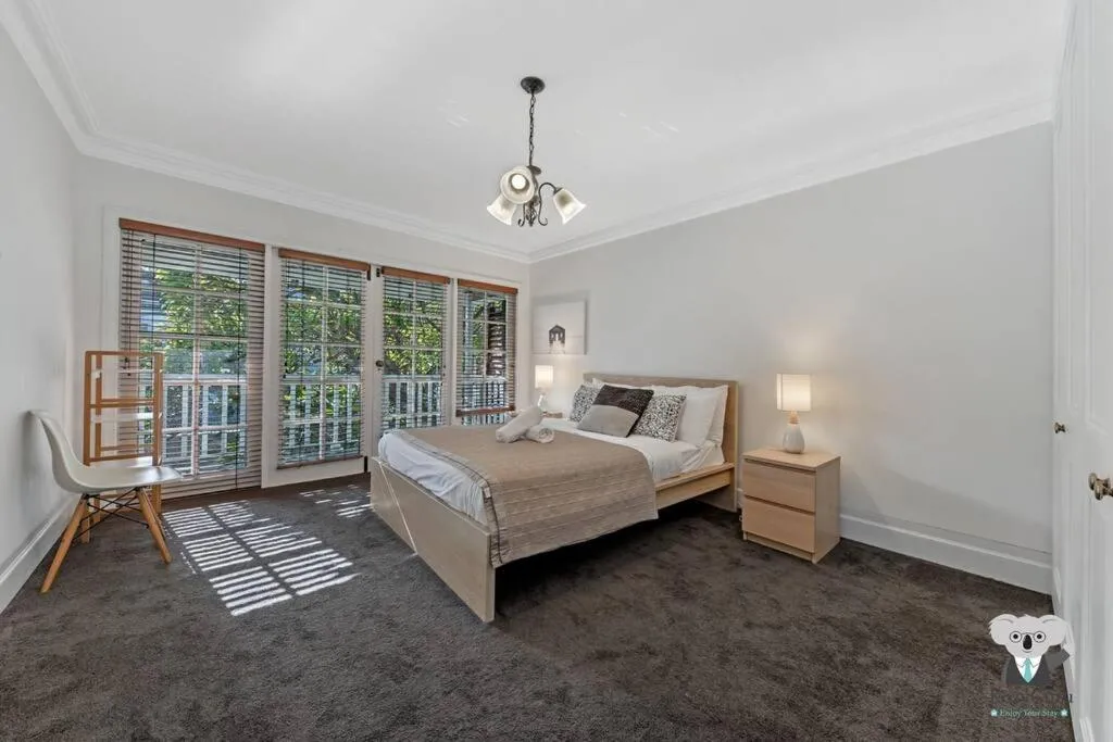 Image 1 of Glebe Cozy 2 Bedroom Stunning Terrace House / NGL058