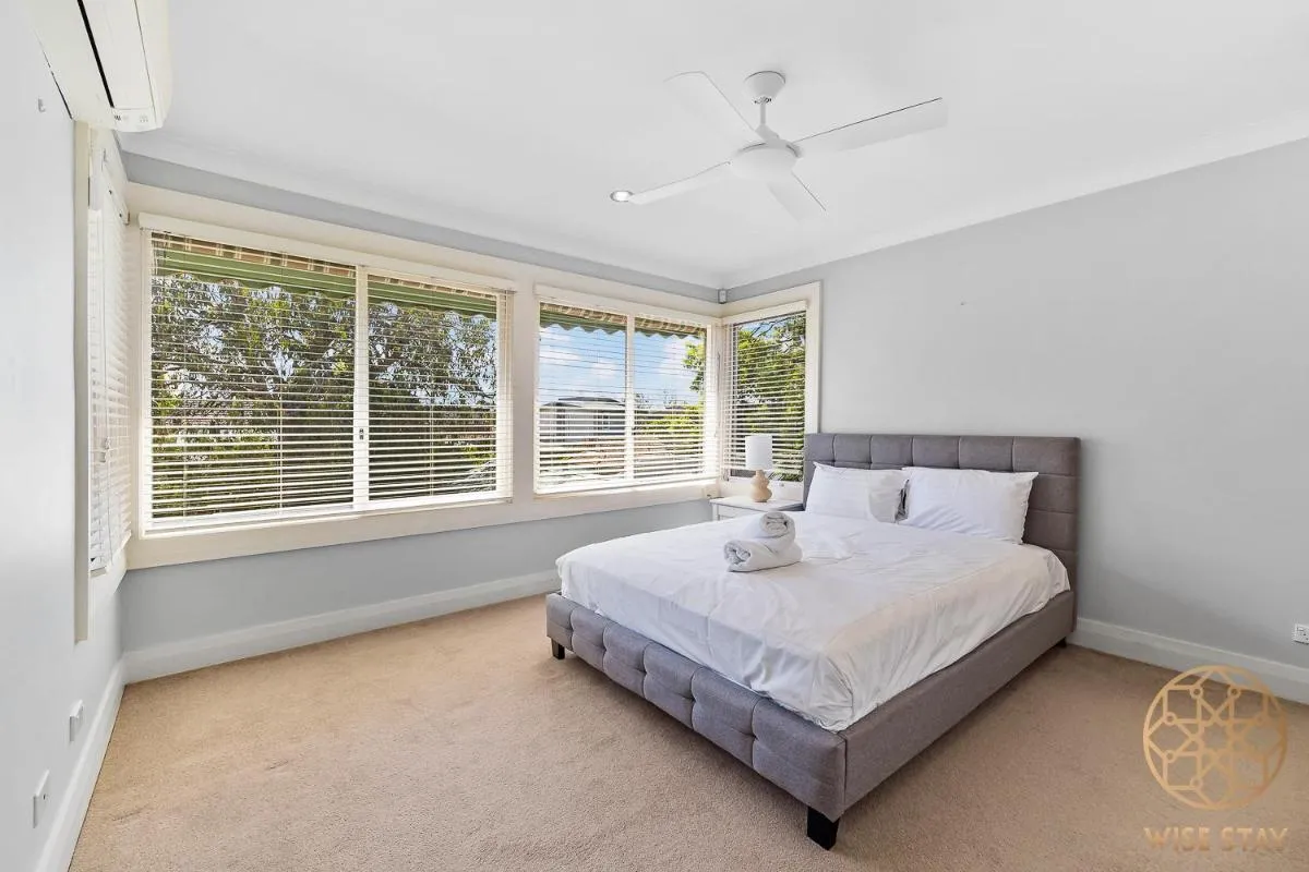 Image 6 of Greenwich Luxury near WharfTrainCBD steps to Sea