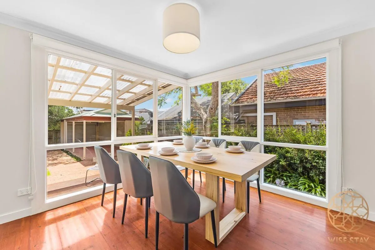 Image 3 of Greenwich Luxury near WharfTrainCBD steps to Sea