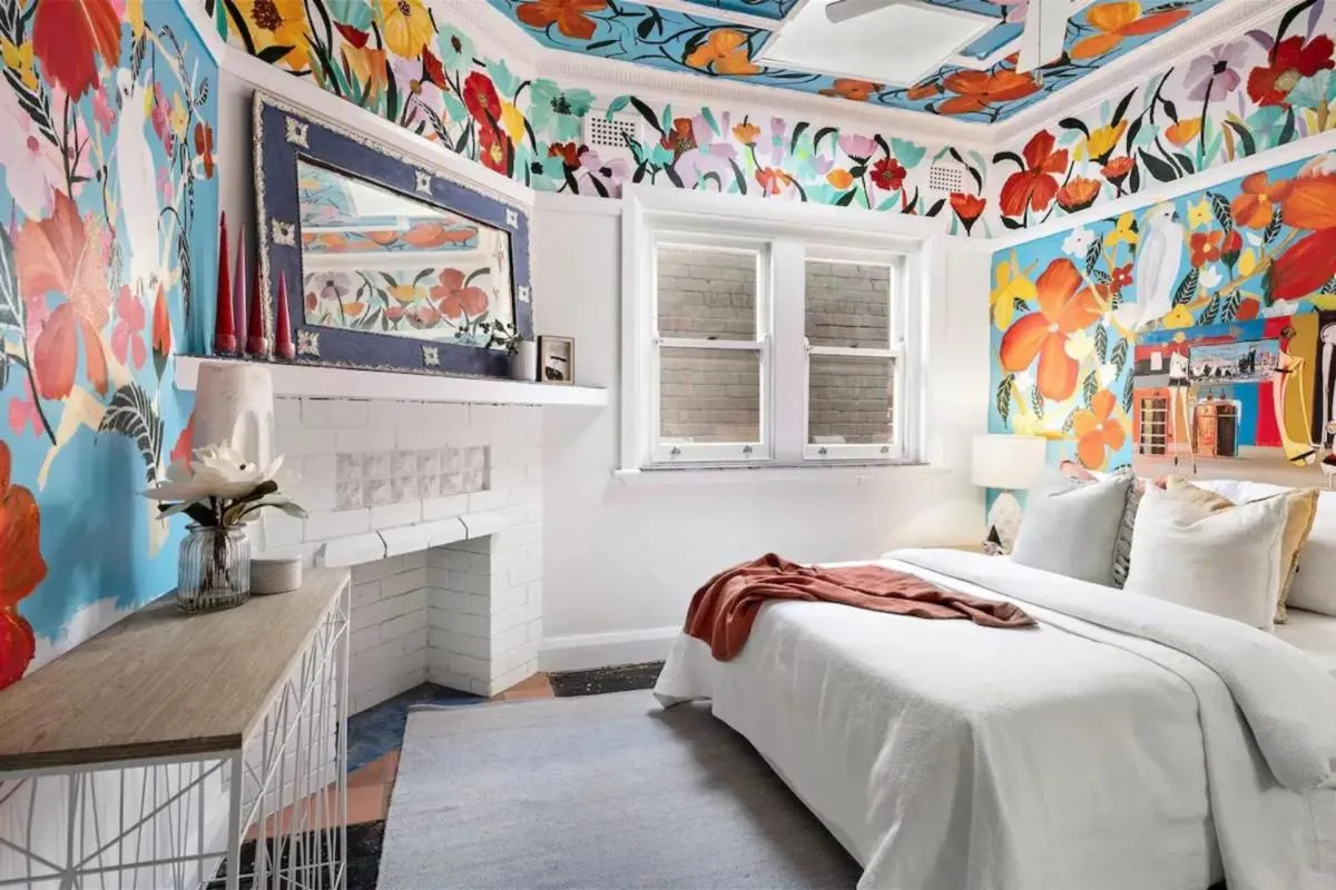 Image 2 of Harbourside Pad with Waterfront Views