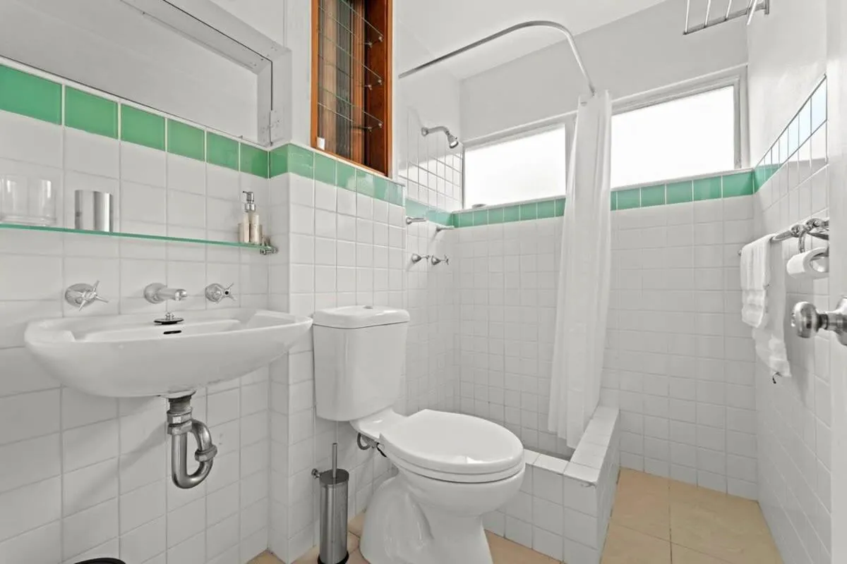 Image 1 of Heart Of The City Minutes from Macleay Street