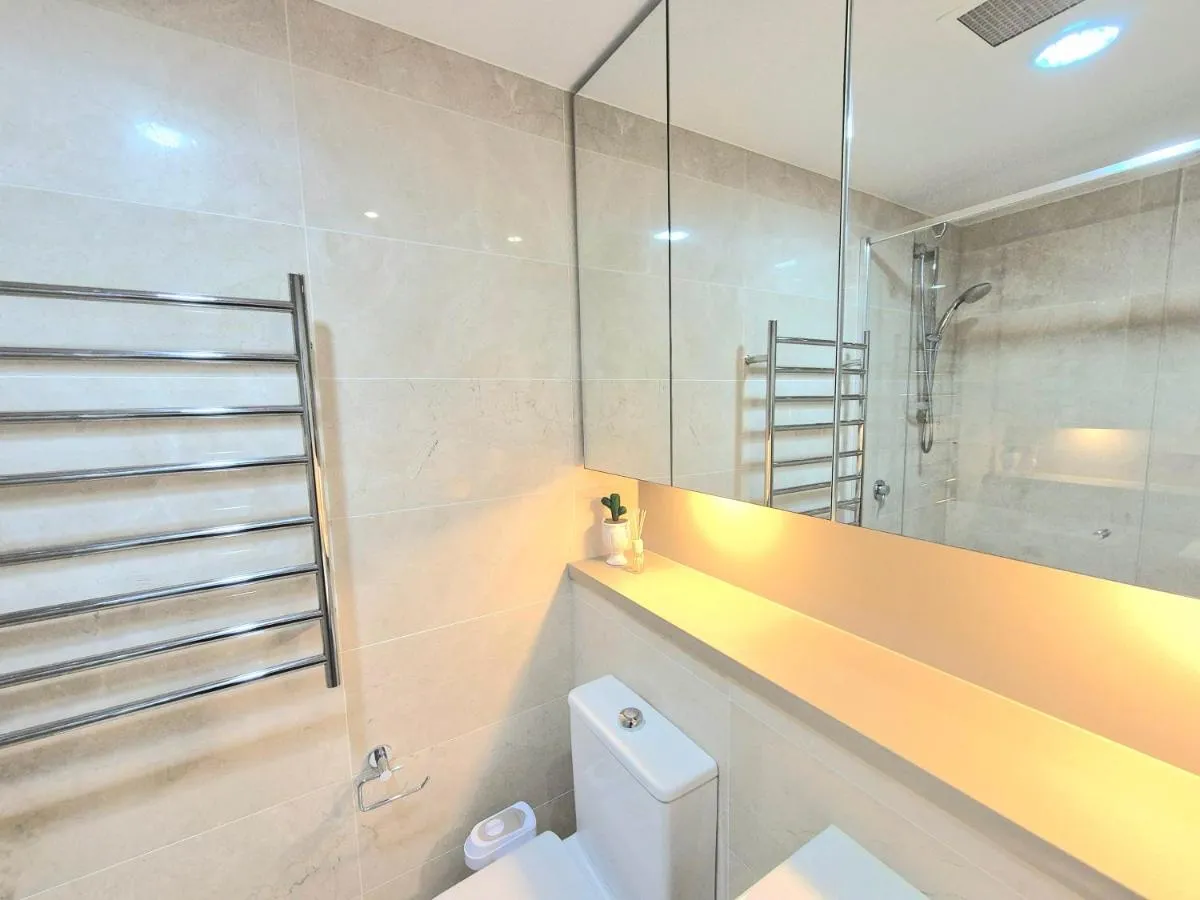 Image 2 of Holiday Style 3 Bedroom Apartment in Olympic Park