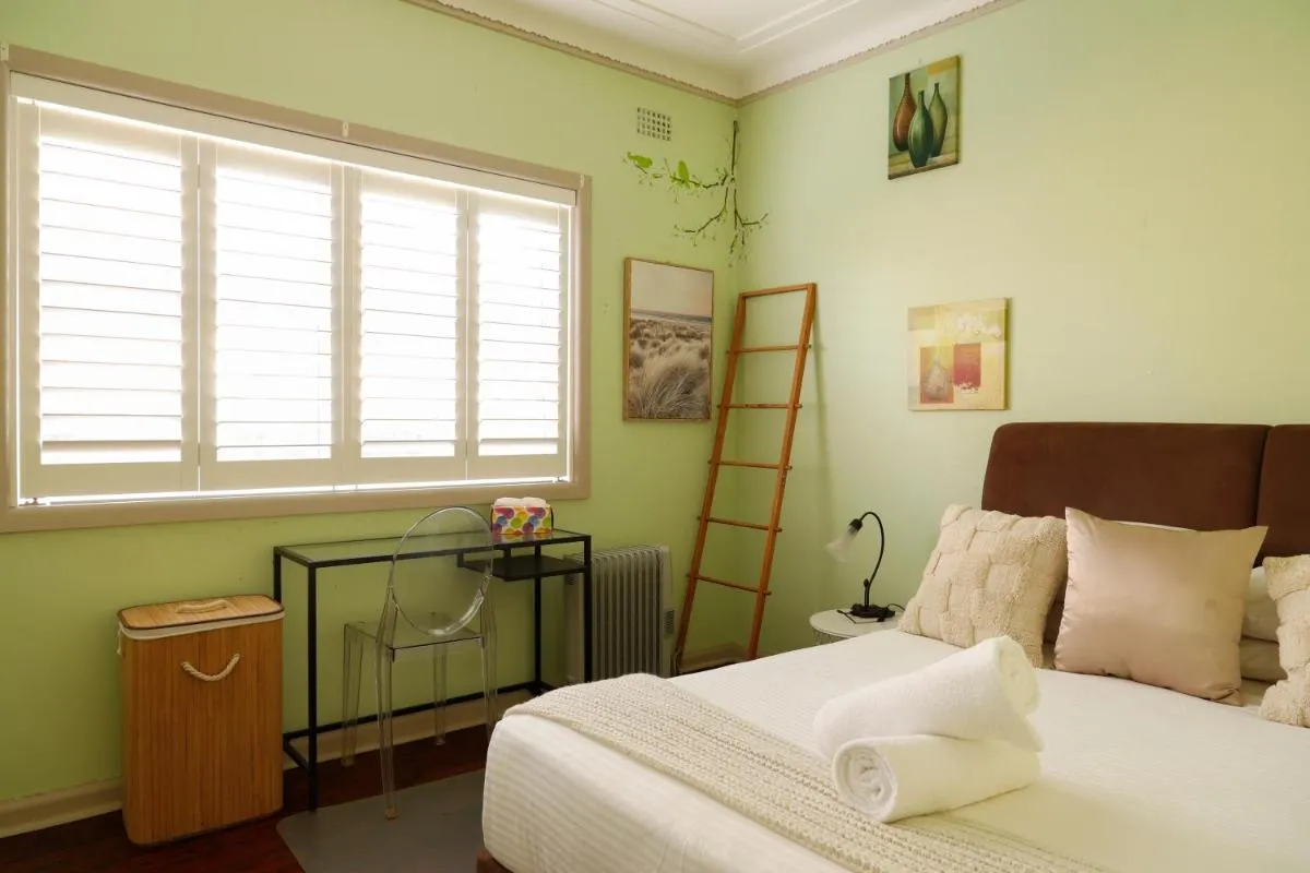 Image 1 of Home Away From Home – 3 Bedroom House Sleeps 6 – Parking