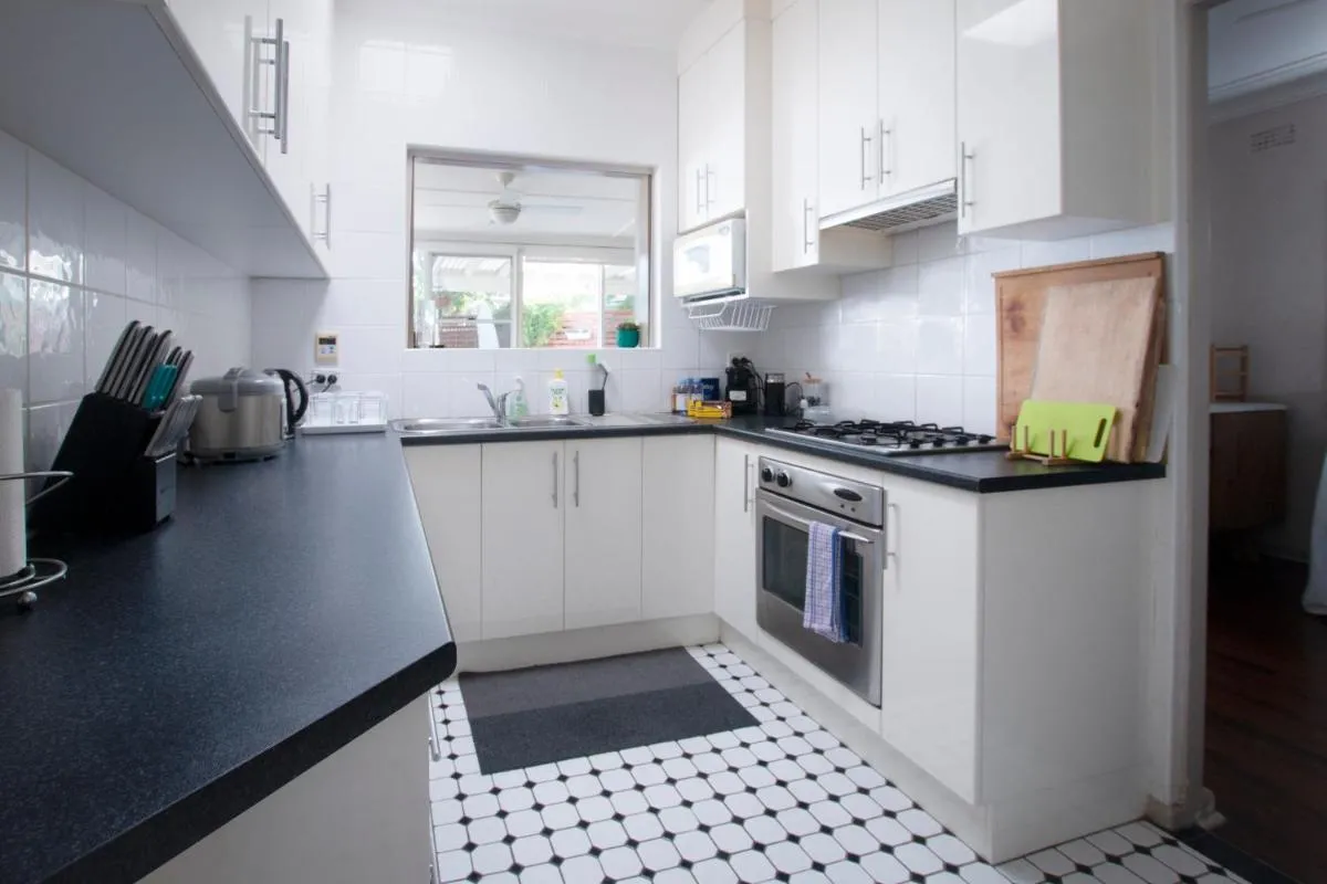 Image 3 of Home Away From Home – 3 Bedroom House Sleeps 6 – Parking