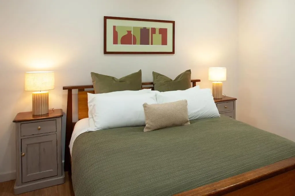 Image 6 of Huge 3 Bed Camperdown Garden Apt w Parking Aircon