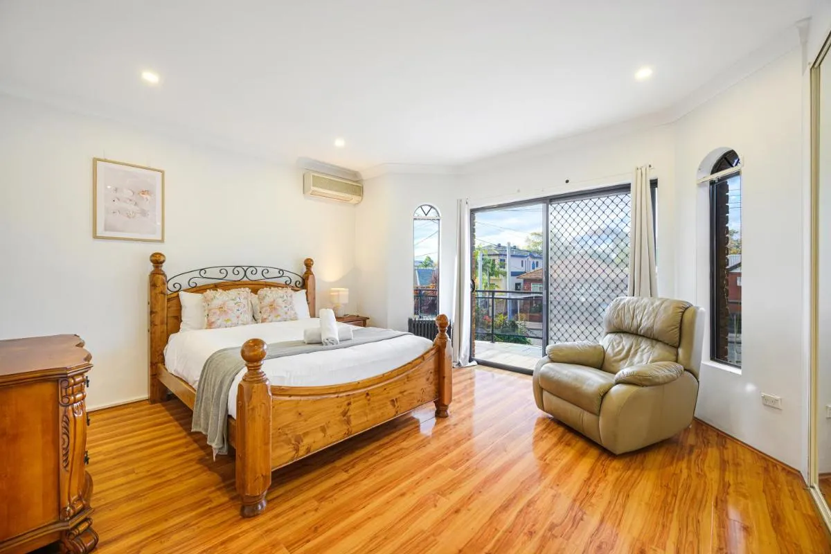 Image 1 of Hurstville Centre 2-level Large House