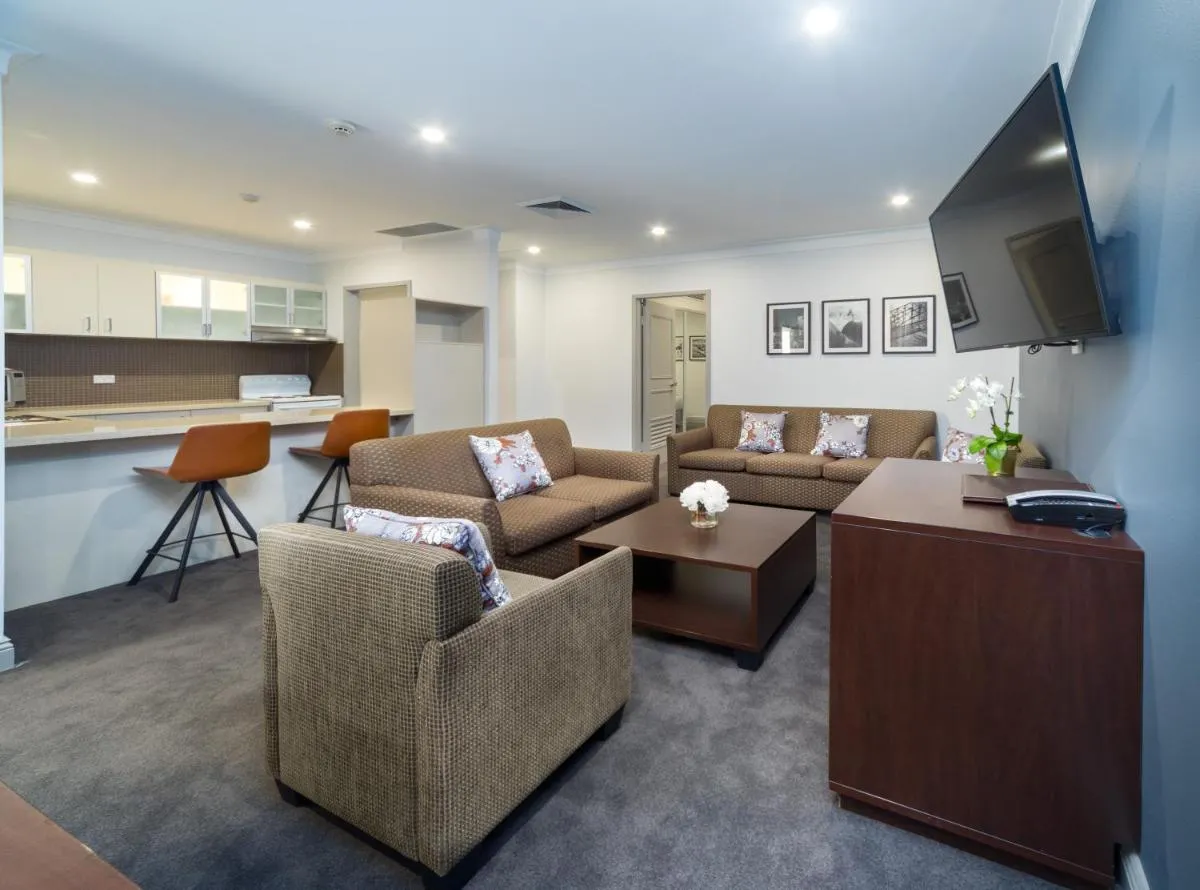 Image 3 of Hyde Park Inn