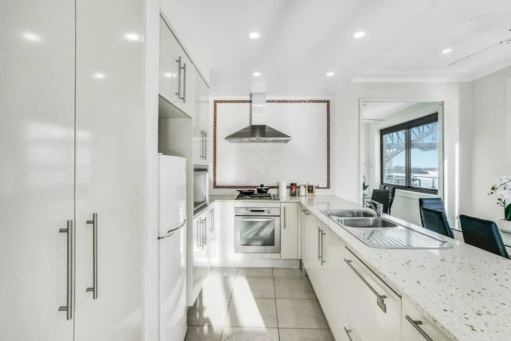 Image 5 of Iconic Harbour Views