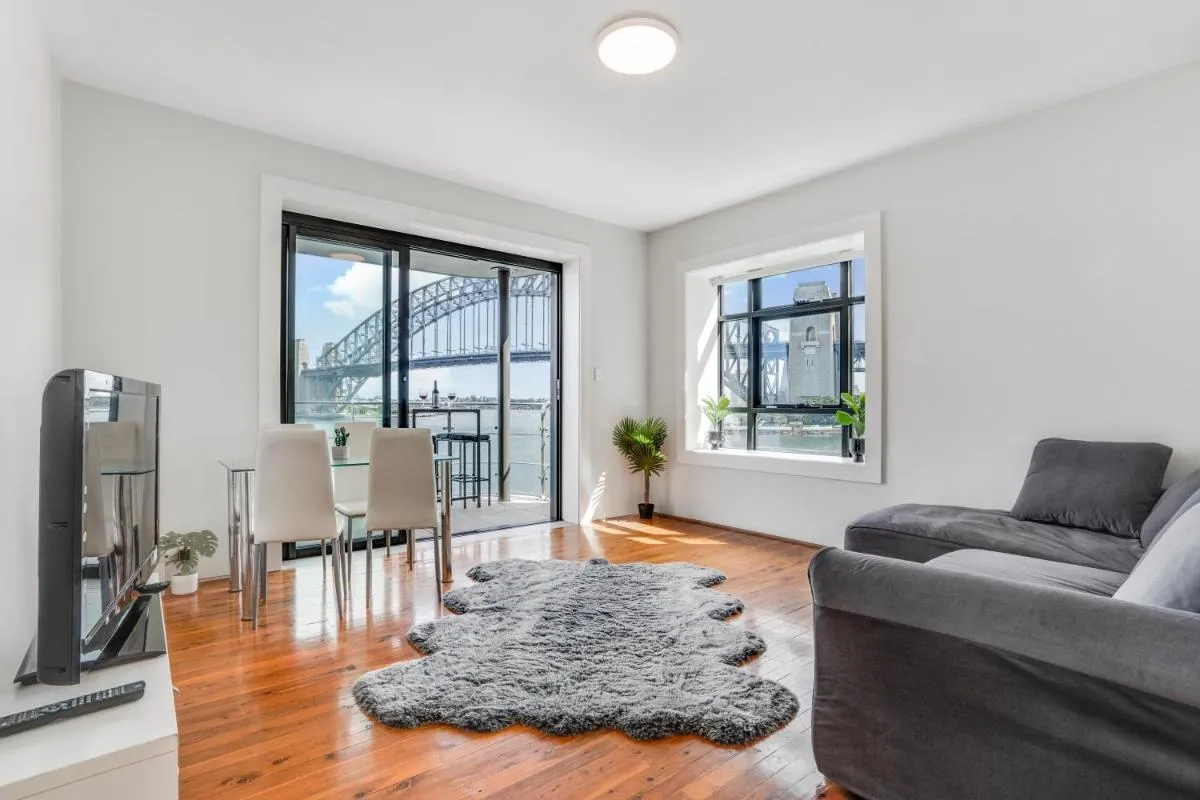 Image 1 of Iconic Harbour Views