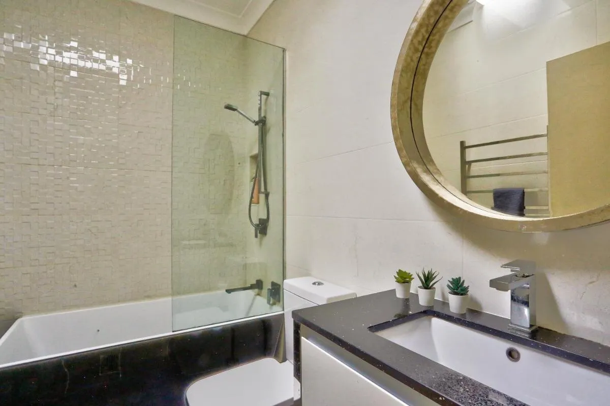 Image 2 of Ideal 3 Bedroom House City Centre Glebe 2 E-Bikes Included