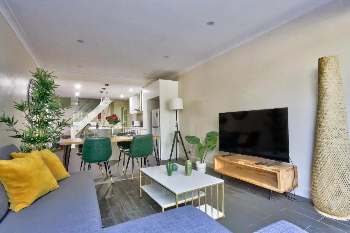 Image 4 of Ideal 3 Bedroom House City Centre Glebe 2 E-Bikes Included