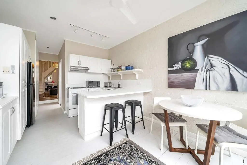 Image 3 of Ideal Location 3 bdr Paddo Terrace Parking & Pets