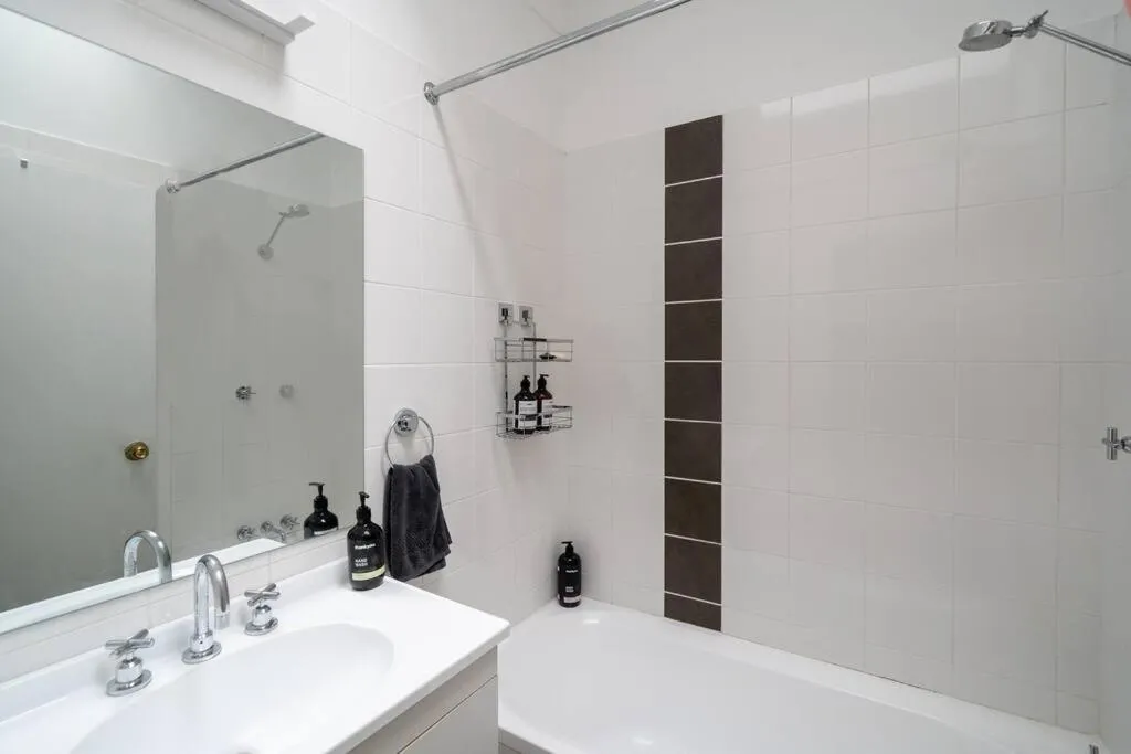 Image 2 of Ideal Location 3 bdr Paddo Terrace Parking & Pets