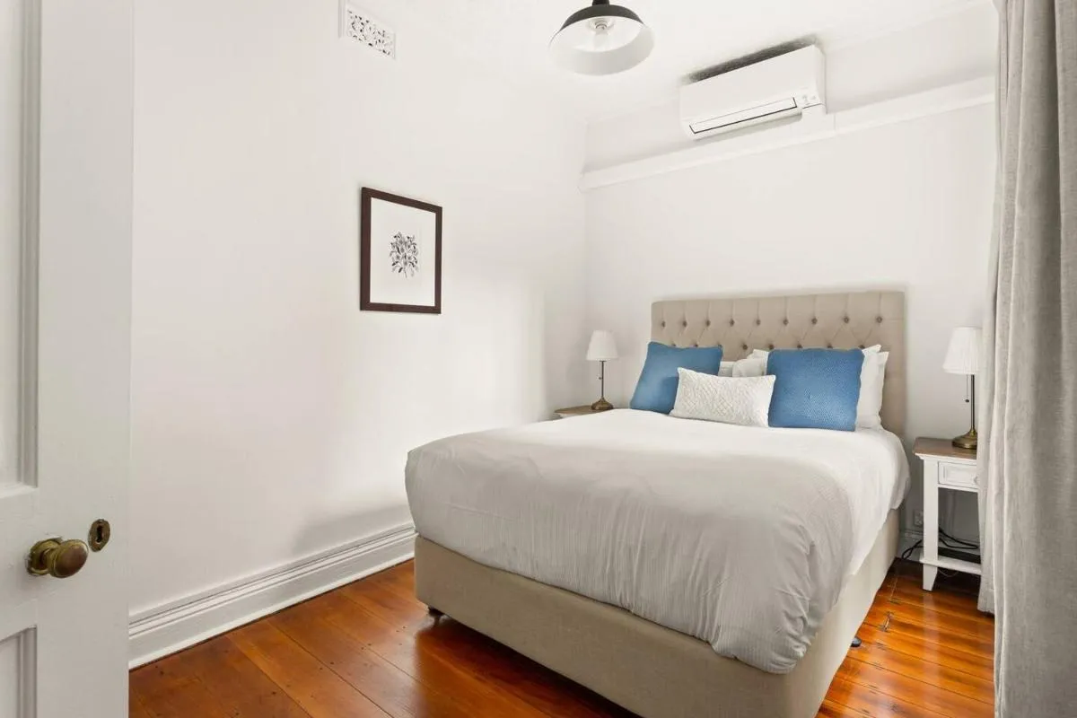 Image 6 of Idyllic Heritage Home Footsteps to the Harbour