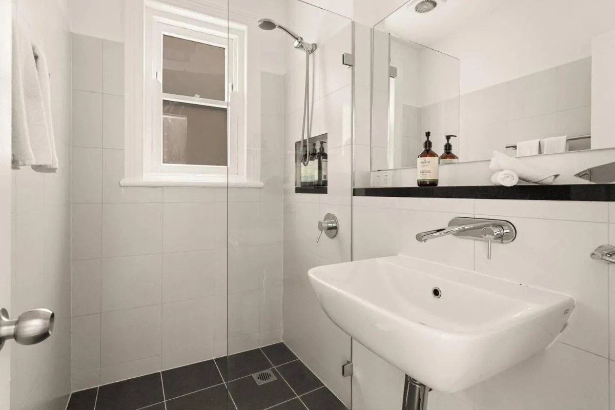 Image 2 of Idyllic Heritage Home Footsteps to the Harbour