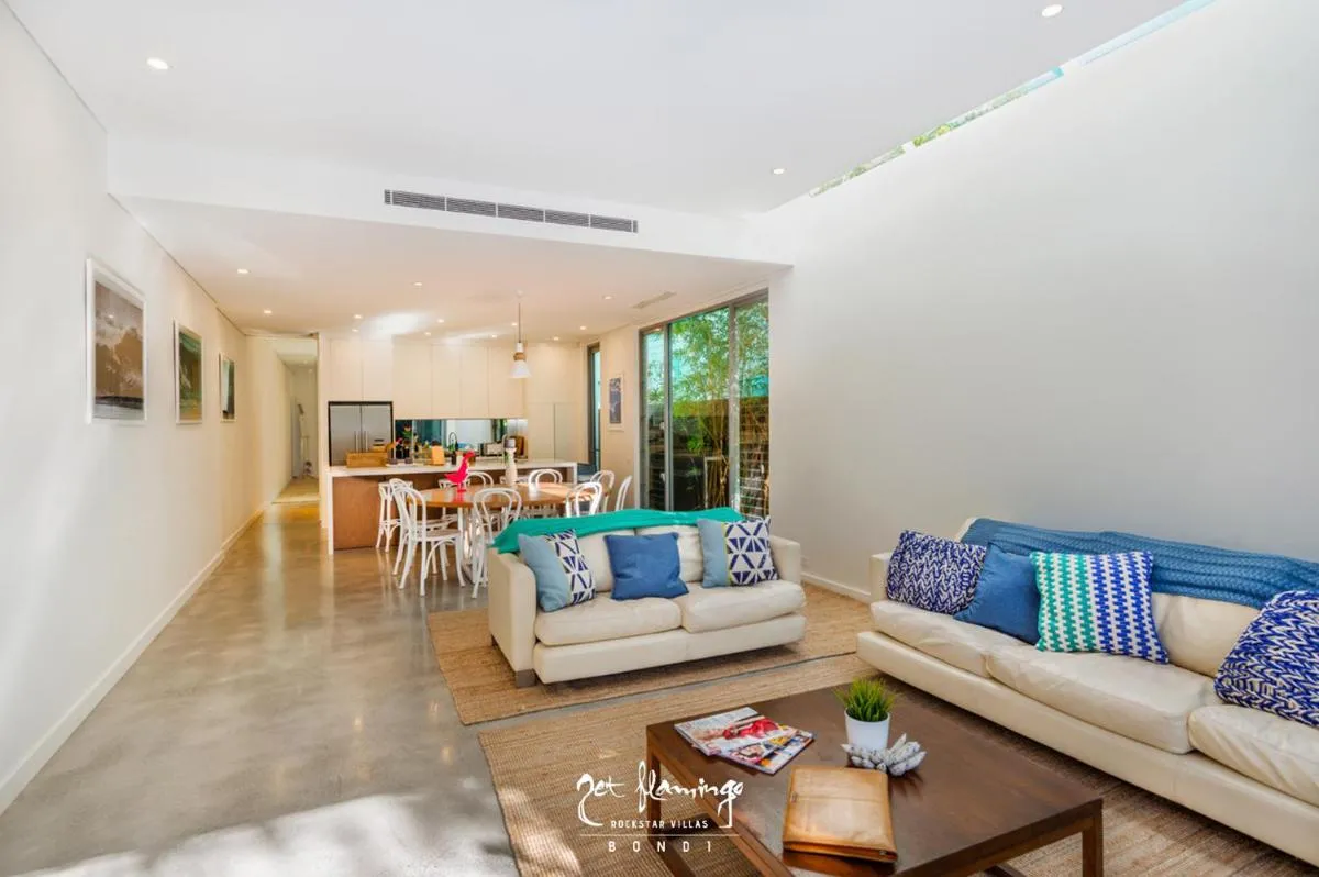 Image 2 of Jet Flamingo