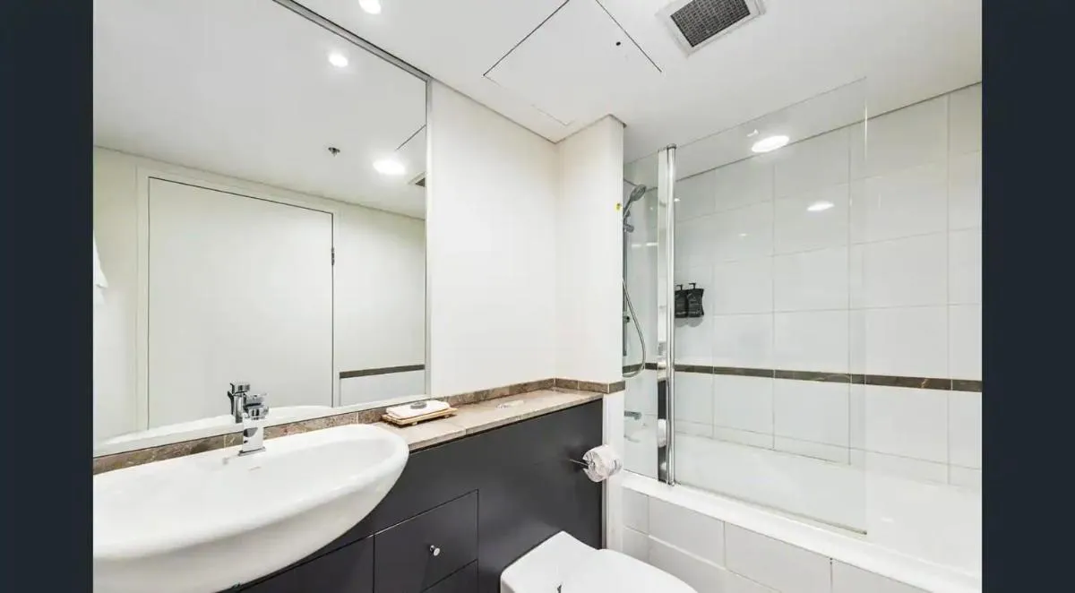 Image 2 of KOZYGURU HAYMARKET MODERN 1 APT BEST LOCATION NHA653-508