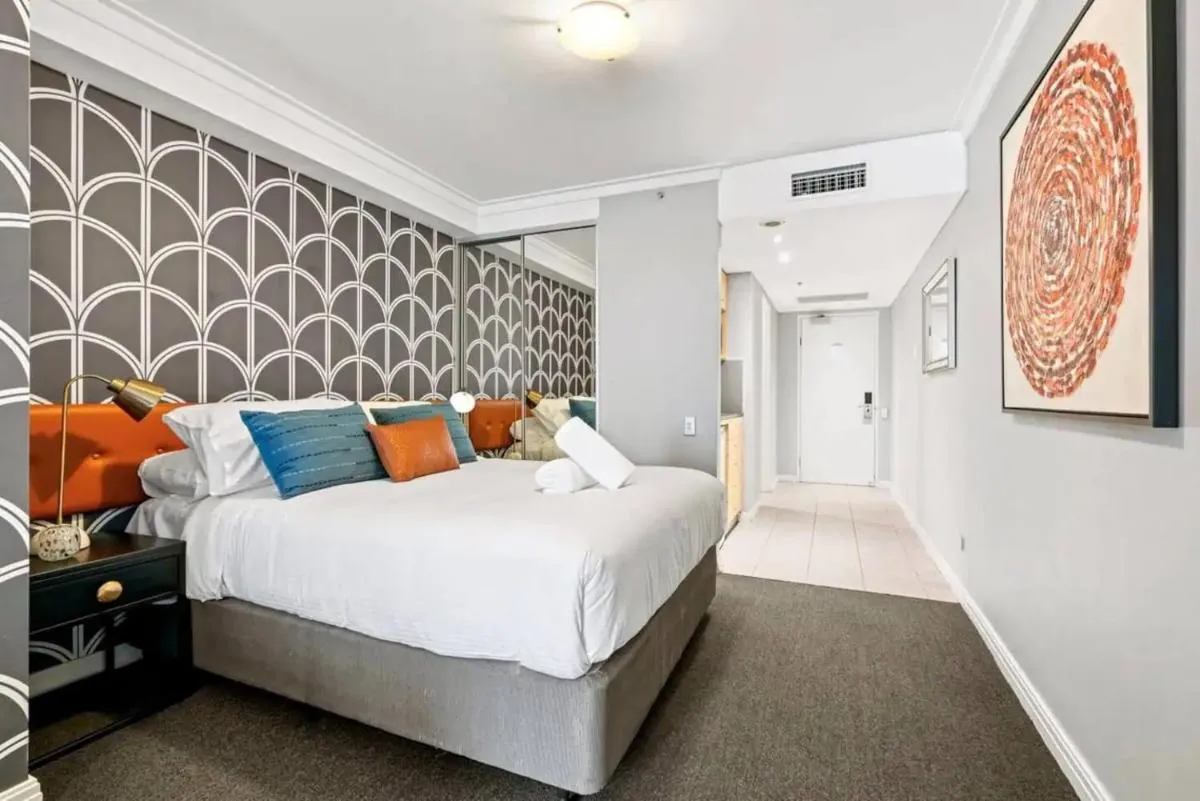 Image 6 of KOZYGURU HAYMARKET MODERN City STUDIO NHA653-1015