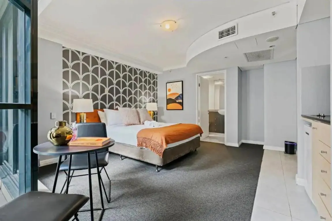 Image of KOZYGURU HAYMARKET QUIET CITY STUDIO NHA653- 801