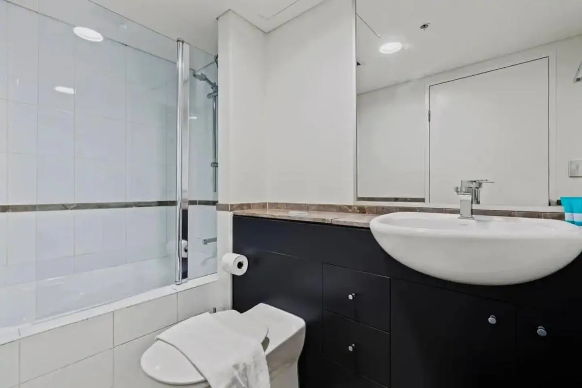 Image 2 of KOZYGURU HAYMARKET QUIET CITY STUDIO NHA653- 801