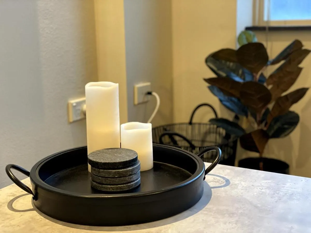 Image 4 of KOZYGURU McMahons Point Amazing Water View Studio + FREE Parking NMP002