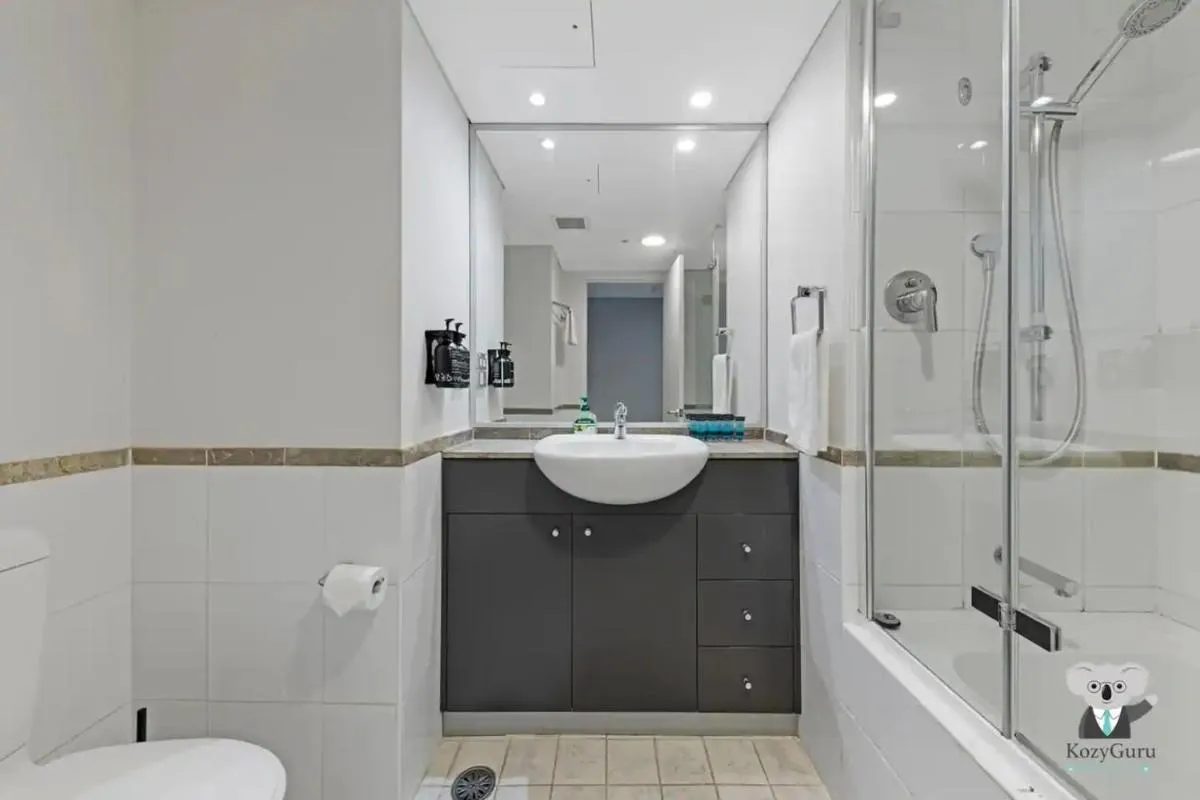 Image 2 of KOZYGURU SYDNEY CBD 2 bed STUDIO NHA653-1103
